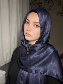 1件女款波希米亞風時尚純色聚酯纖維圍巾，秋季休閒街頭風穆斯林頭巾，百搭披肩，適合日常穿著 - 藏青色 - 查看 2