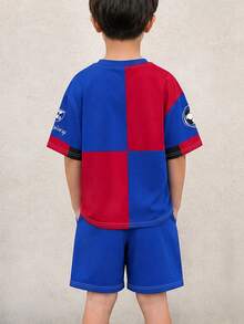 Conjunto de 2 piezas de camiseta de manga corta y pantalones cortos con bloques de color rojo & azul para niños, conjunto deportivo de jersey para niños con estampado de letra BARCELONA & número 23 - Rojo - Ver 4