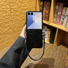 Funda de teléfono con patrón de cocodrilo Simple Classics con correa portátil compatible con Samsung Galaxy Z Flip 8 Flip8 cubierta trasera - Negro - Ver 3