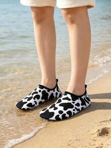 1 par de calcetines de playa y zapatos de agua resistentes al calor de verano, de secado rápido, antideslizantes, con rayas y lunares en color blanco leche, para fiestas al aire libre, fiestas en la piscina y uso en el hogar, calcetines transpirables tipo descalzos para parejas unisex, zapatos de natación para playa, parque acuático, buceo y surf, ligeros y duraderos, regalo de cumpleaños (talla múltiple, unisex, color de unión aleatorio) - Esencial de playa - Multicolor - Ver 6