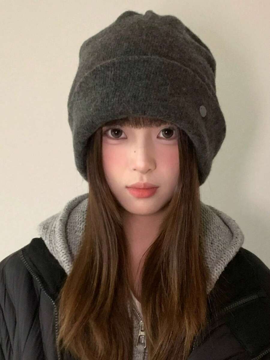 1pc Fashion Soft Round Badge Knit Hat, Autumn/Winter Knit Hat, Winter Clothing Matching Recommended Gift, Winter Warm Ear Protection Woolen Hat Cold Hat Suitable For Daily Use, Knit Hat, Beanie - Round Label - View 1