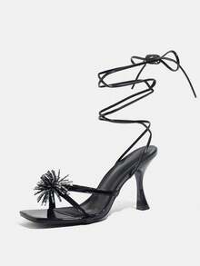 Jin Bei Qi Sandales à talons hauts aiguilles noires pour femmes avec design de sangles croisées en strass, bout carré, bout ouvert, chaussures à talons hauts à lacets, chaussures de soirée glamour et sexy pour fêtes et rassemblements, chaussures de demoiselle d'honneur, chaussures élégantes et polyvalentes pour femmes, convenant pour le port extérieur, les vacances, les voyages, chaussures confortables pour femmes - Noir - Voir 8