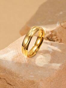 1pc Men's Business Style Stainless Steel Ring With 3D Twisted Line Detail, Plain Band For Daily Commute, Office, Anniversary Gift - Yellow Gold - View 3