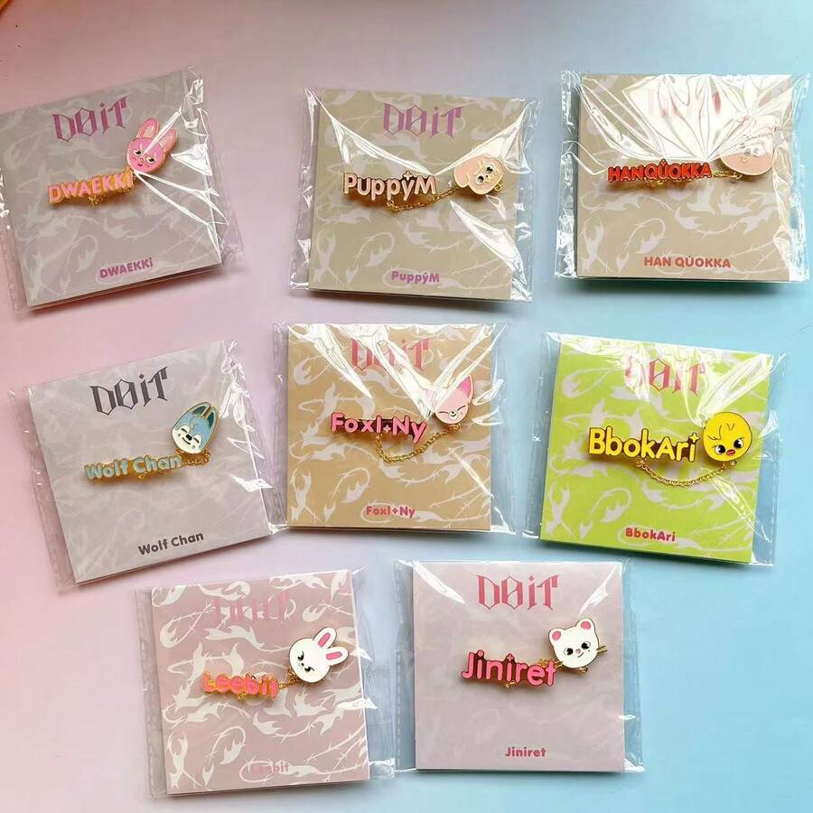1 Set 4pcs SKZOO Cute Big Head Brooch, With English Name Tag, Chain Design, Fashion Brooch For Fans - Multicolor - View 1