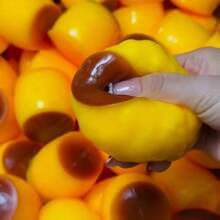 Mainan Bola Remas Buatan Tangan Berisi Puding Karamel, Bola Plastik Renyah dengan Suara Retak Tulang ASMR, Mainan Ujung Jari Penghilang Stres Berisi Tanah Liat, Hadiah Ulang Tahun dan Liburan untuk Keluarga dan Teman - MultiWarna - View 7