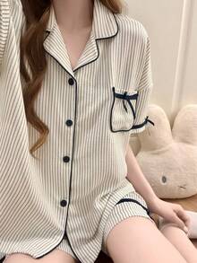 2件組女款睡衣家居服套裝，翻領開襟外套直條紋印花附胸前口袋與蝴蝶結裝飾，簡約短袖短褲，適合春夏季 - 黑與白 - 查看 7