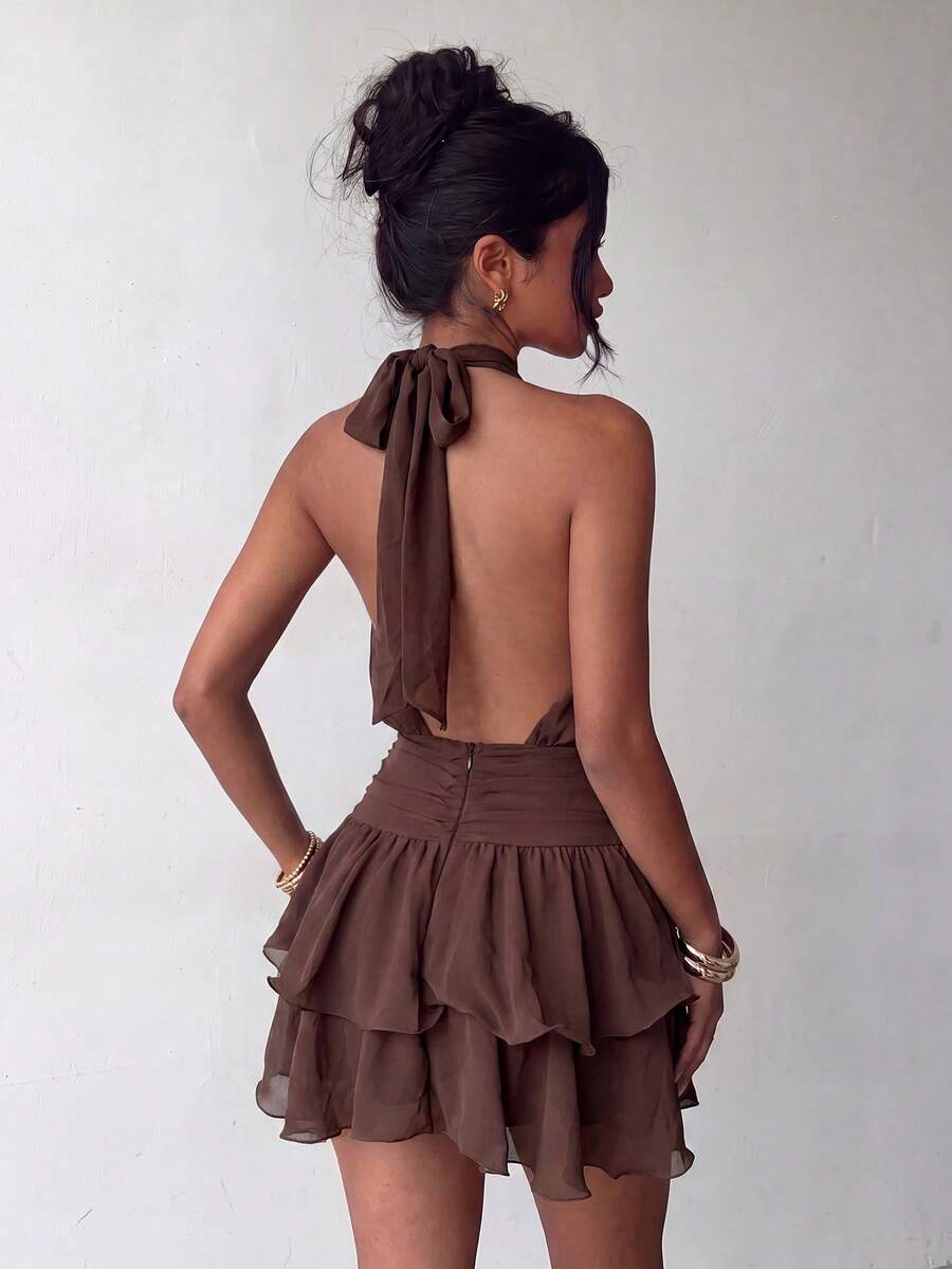 Elegante Vestido Mini de Moda Marrón con Cuello Halter, Espalda Descubierta y Volantes en Capas - Fiesta de Boda - Marrón - Ver 1