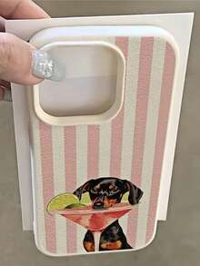 1件創意女孩粉色條紋飲料小狗圖案磨砂荔枝紋理全包覆TPU防摔時尚手機殼，適用 11/12/13/14/15/16/17 Pro Max/Plus、A56/55/54/53/52/51、S25/24/23/22/21系列，防指紋保護殼 - 彩色 - 查看 1
