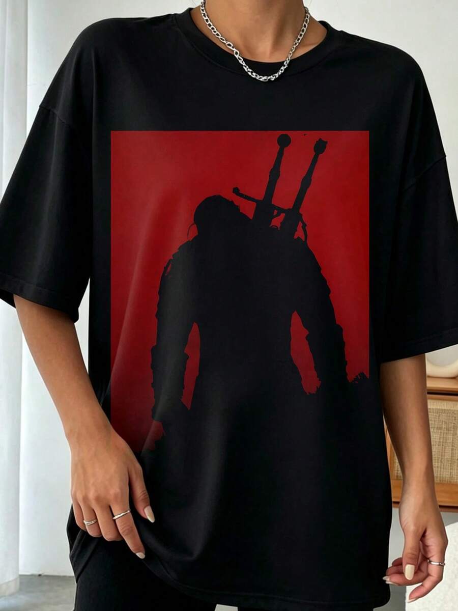Vintage Inspired Geralts Of Rivia Red Background Back View Silhouette Two Swords The Witcher Game Fan Graphic Casual Tee - 黑色 - 查看 1