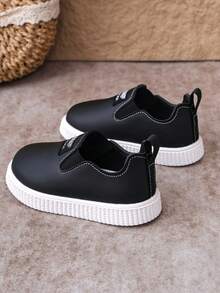 1 Pair Kids' Black Slip-On Flat Fashion Sports Shoes, Suitable For All Seasons - Black - View 5