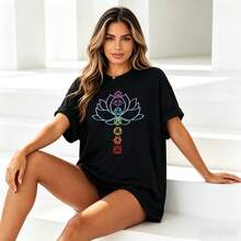 Camiseta para mujer con símbolo de flor de loto y chakras, representa equilibrio espiritual, energía interior y conexión positiva, confeccionada en algodón suave y cómodo - Negro - Ver 2