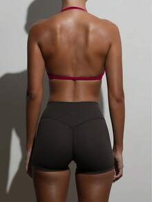 DINBEY 1件女款掛脖露背瑜伽內衣，無縫抓皺輕支撐運動內衣，短版健身訓練上衣，適合日常穿著 - 酒紅色 - 查看 2