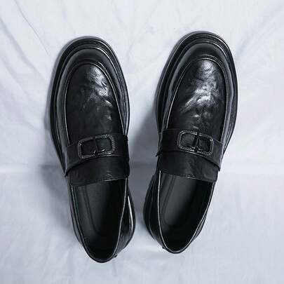 Men's Metal Buckle Slip-On Loafers Thick Sole Wrinkled Upper Dress Shoes Formal Suit Shoes Commute Banquet Casual Men's Shoes Wedding Groom Formal Loafers