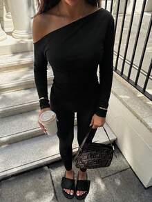 طقم نسائي من قطعتين من NOIRLYN للخريف بلون موحد، توب مثير بأكمام طويلة وتصميم غير متماثل + بنطال كابري بخصر عالي ورفع المؤخرة باللون الأسود الأنيق - الأسود - مشاهدة 8
