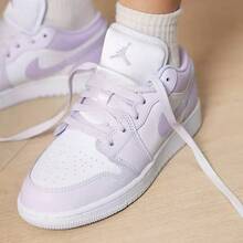 Nike 大童 AIR JORDAN 1 低筒復古運動滑板鞋 - 白色/淡紫色 - 查看 5