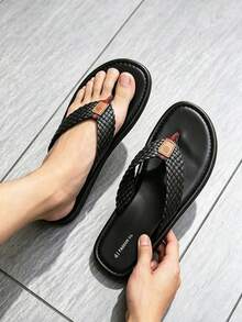 Men's Casual Flip Flops, Non-Slip Comfortable, Multi-Functional Beach Slippers, Spring/Summer Style, Suitable For Spring/Summer, Beach, Vacation And Various Occasions - Black - View 3