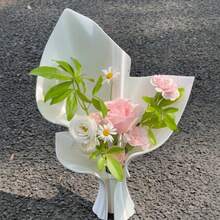 1件白色藝術褶皺設計花瓶，非常適合展示奶油白玫瑰或鬱金香。由耐用塑料製成；適用於裝飾家居、辦公室和客廳。 - 多色 - 查看 8
