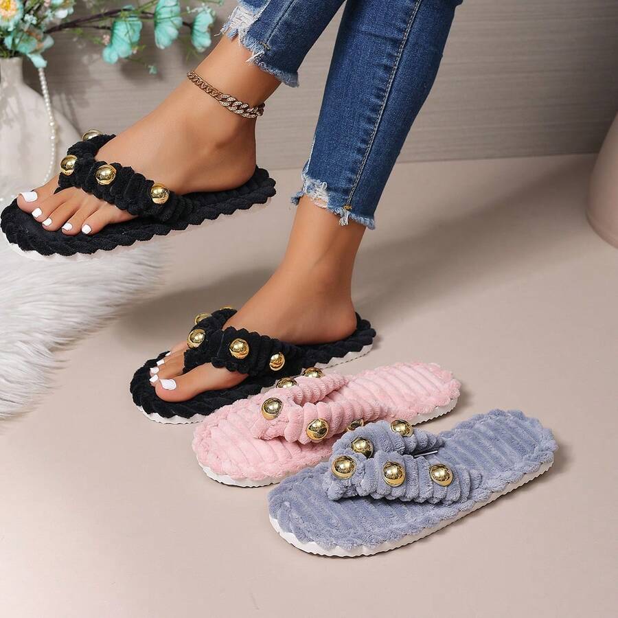Sandal Jepit Hangat Musim Gugur/Dingin dengan Hiasan Paku Keling, Sol Lembut untuk Dipakai di Dalam dan Luar Ruangan, Wanita