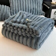 1件純色條紋柔軟保暖毛絨毯，房間裝飾多功能披毯，適用於床、沙發、旅行、辦公室、臥室裝飾、家居裝飾、秋季裝飾，四季通用，送給朋友和家人的完美聖誕節與萬聖節禮物 - 深灰色 - 查看 5