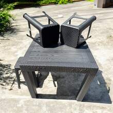 1 Juego De Mesa Con Bancos De Plastico Estilo Rattan En Color Negro Ideal Para Negocios o Jardin Con Orificio Para Sombrilla - Negro - Ver 2