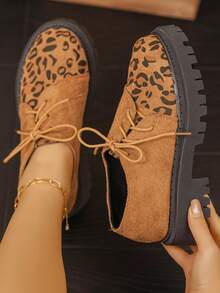 Vintage Leopard Print Patchwork Women's Leather Shoes, Lace-Up Round Toe Thick Sole Non-Slip Casual British Style Loafers - Brown - View 3