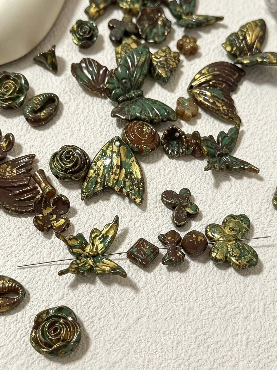 Cuentas de resina estampadas vintage con mariposa encantadora, rosa, lazo y forma de corazón para hacer pulseras, llaveros y accesorios para el cabello DIY - Multicolor - Ver 1