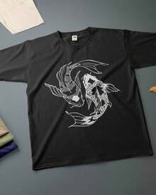 Camiseta con diseño de pez koi y yin yang, dibujo a tinta, varios tamaños y colores. - Negro - Ver 1