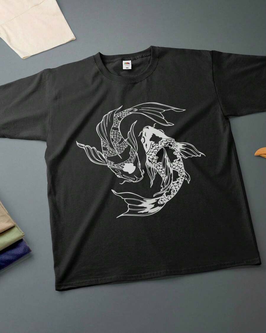 Camiseta con diseño de pez koi y yin yang, dibujo a tinta, varios tamaños y colores. - Negro - Ver 1