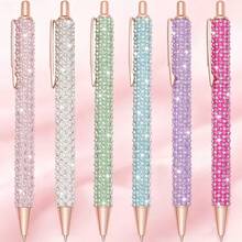 7 Peças Canetas Esferográficas Retráteis de Metal Decoradas com Strass Brilhante, 2 Canetas + 5 Refis, Design Fofo & Divertido, Canetas Presente de Coração de Menina de Pérola Encantadora, Escolha Perfeita para o Natal, Papelaria Estudantil, Canetas Brilhantes, Canetas de Metal, Presente de Papelaria - A - Visão 1