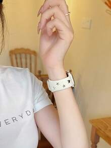 1pc Hollow Star Silicone Watch Band, Compatible With Apple Watch 38/40/41 42/44/45/49Ultra S10/11 42/46mm, Breathable Sports Strap Replacement, Suitable For 9 8 7 6 5 4 - Cut-out Star - View 8