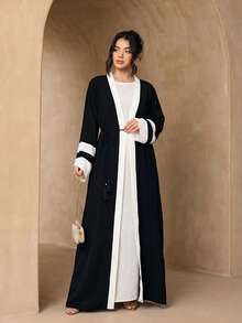 時尚百搭冰絲皺褶女款 4 件套優雅無袖長袍 + Abaya 開襟長袍 + 圍巾 + 腰繩套裝，親膚柔軟防曬穆斯林服飾披肩 - 黑與白 - 查看 1