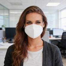 Paquete de 50 mascarillas desechables de 5 capas, transpirables, filtrado ≥95 %, protección contra polvo y partículas PM2.5 (blanco) - 1 - Ver 3