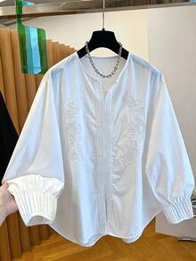 女款白色休閒寬鬆長袖百褶袖V領刺繡蕾絲門襟襯衫，春夏款 - 白色 - 查看 3