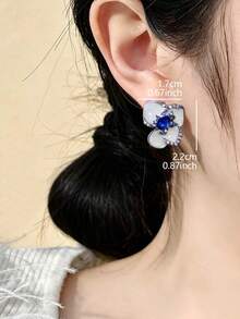 1 Pair Elegant Vintage Floral Glass Decor Stud Earrings Suitable For Women's Travel And Party Wear - Blue + Silver - View 4