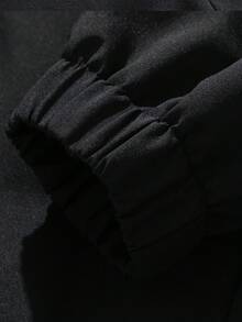 Jaket Wanita Hitam Polos dengan Tudung dan Tali Serut, Resleting Penuh di Bagian Bawah, Tali Serut yang Dapat Diatur di Samping, Saku Tersembunyi, Manset Elastis, Atasan Kasual Longgar - Hitam - View 6
