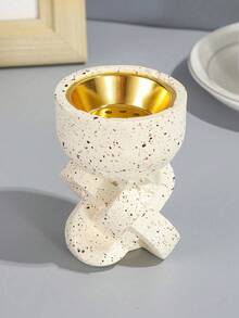 Un brûleur d'encens en résine délicat, compact, minimaliste et portable. Convient pour la décoration de la maison, le bureau, les célébrations de vacances et les studios de yoga, combinant les fonctions décoratives et d'aromathérapie. Il peut également être utilisé comme cadeau de rentrée scolaire, cadeau de remise de diplôme, cadeau promotionnel, cadeau de la Saint-Valentin, cadeau pour femmes ou cadeau d'anniversaire. - 1PC - Voir 4