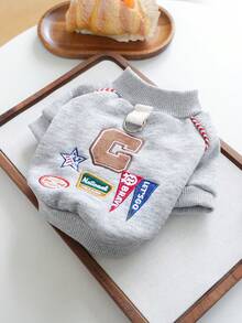 PETCIRCLE 1件寵物衣服 小狗幼犬貓咪適用 可愛寵物秋冬款 極簡純色百搭 防風保暖 字母刺繡美式徽章運動衫 - 灰色 - 查看 7