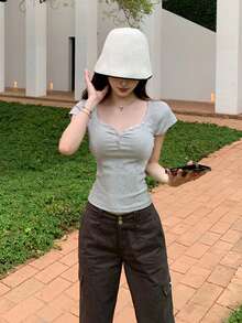 女款貼身短袖心形領T恤，春夏季休閒款 - 灰色 - 查看 2