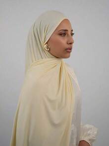 1 Pack Women Solid Color Premium Knit Hijab, Elegant Casual Classic Minimalist Headscarf, Perfect For Daily Life, Travel And Meetings - Yellow - View 2