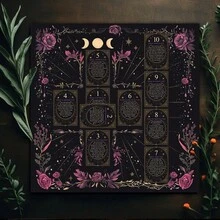 1 buah Alas Hitam dengan Pola Tarot Bulan Emas, Panduan Posisi Kartu Tarot, Bingkai Bunga Mawar Peony Ungu, Kain Altar untuk Membaca Kartu Ramalan Tarot, Dekorasi Ritual Meditasi, Hadiah - MultiWarna - View 3