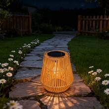 1 buah Lentera Surya Anyaman Rotan dengan Pegangan, Lampu LED Gantung Luar Ruangan Tahan Air, Lampu Suasana Retro Boho untuk Taman, Balkon, Teras, Halaman, Dekorasi Pernikahan - Anyaman bambu vertikal - View 2