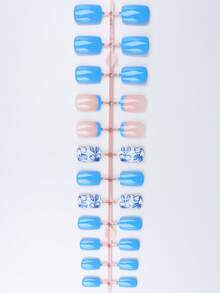 24片短款長方形假指甲，純天空藍與裸色法式邊緣，透明手繪藍色花卉葉片設計，可重複使用，含1片果凍膠與1片指甲锉，適合日常配戴與約會 - 淺藍色 - 查看 7