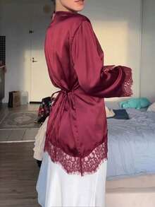 女款優雅通勤緞面襯衫，蕾絲拼接圓領長袖綁腰上衣，純色梭織布蕾絲拼接不對稱設計，優雅辦公日常約會（白色半透），Office Siren - 酒紅色 - 查看 3