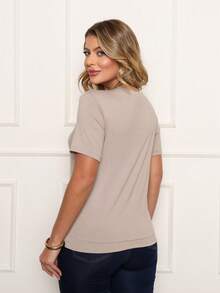 Dellamarca Women's Short Sleeve Blouse. Includes Free Necklace. Comfortable Fabric - 沙 - 查看 3