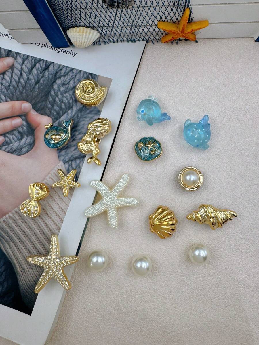 16件海洋系列鞋飾（美人魚、海星、貝殼、海螺、鯨魚），適用於涼鞋、拖鞋、沙灘鞋、園藝鞋，DIY可拆卸鞋飾，生日派對與節日的完美禮物 - 藍白色 - 查看 1