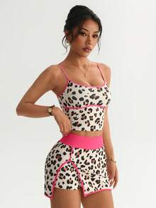 Set Olahraga Yoga Motif Leopard: Atasan Tank Top Pendek dengan Tali Bahu Tipis dan Celana Pendek Berpinggang Tinggi dengan Belahan di Bagian Bawah, Warna Pink. - Berwarna merah muda - View 4