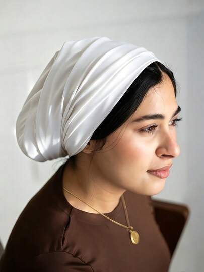 قطعة واحدة من وشاح الرأس العصري، تصميم بطبقتين، تمدد رباعي الاتجاهات، بدون دبابيس أو مغناطيس، طيات طبيعية تبرز شكل الوجه، تضيف حجمًا، تثبيت كعكة الشعر، مقاس واحد يناسب معظم النساء، مناسب للارتداء اليومي مع أوشحة الرأس والعباءات والملابس الأخرى، ناعم ومريح