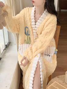 女款毛絨抓絨浴袍，柔軟蓬鬆長款前開扣大口袋居家休閒袍，可愛花卉刺繡寬鬆版型，秋冬款 - 彩色 - 查看 4