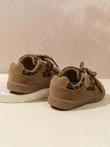 Sepatu Olahraga Lari Anak Perempuan Model Baru Musim Gugur 2026 dengan Sol Lembut dan Bernapas, Sepatu Lari Nyaman dengan Jaring Tunggal - Coklat - View 5