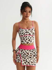 Set Olahraga Yoga Motif Leopard: Atasan Tank Top Pendek dengan Tali Bahu Tipis dan Celana Pendek Berpinggang Tinggi dengan Belahan di Bagian Bawah, Warna Pink. - Berwarna merah muda - View 3